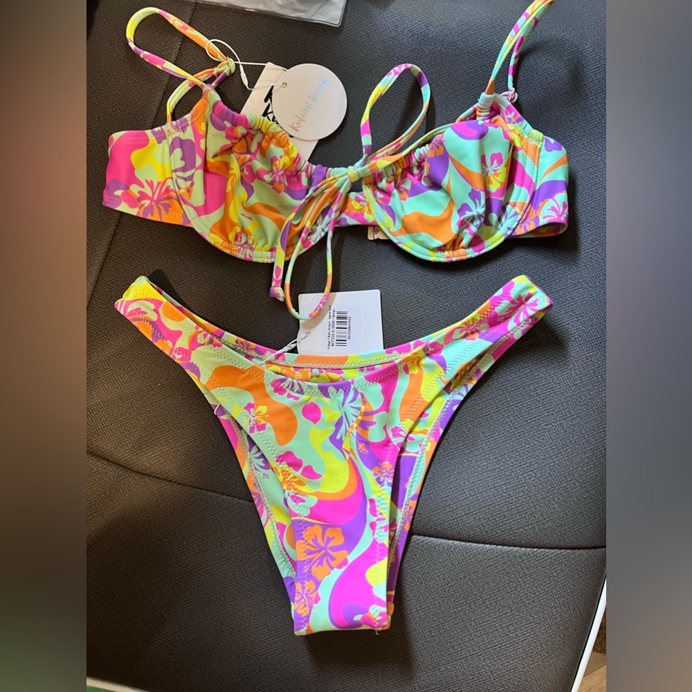 Kulani Kinis - island swirl - small